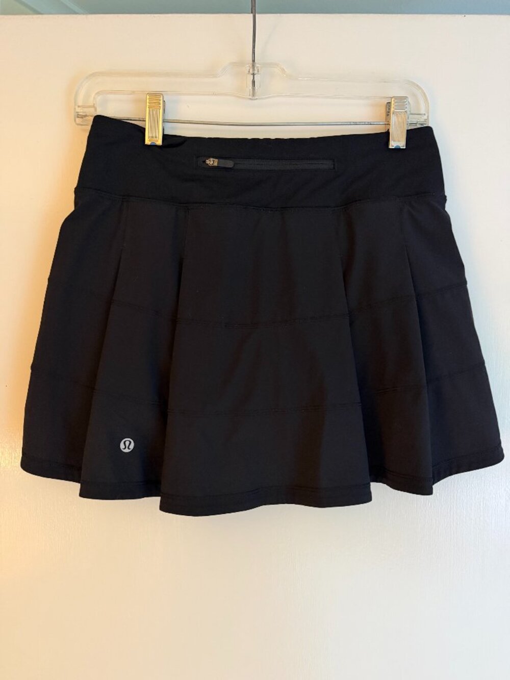Lululemon: tennis athletic skirt with shorts; black; Size 4 Reg